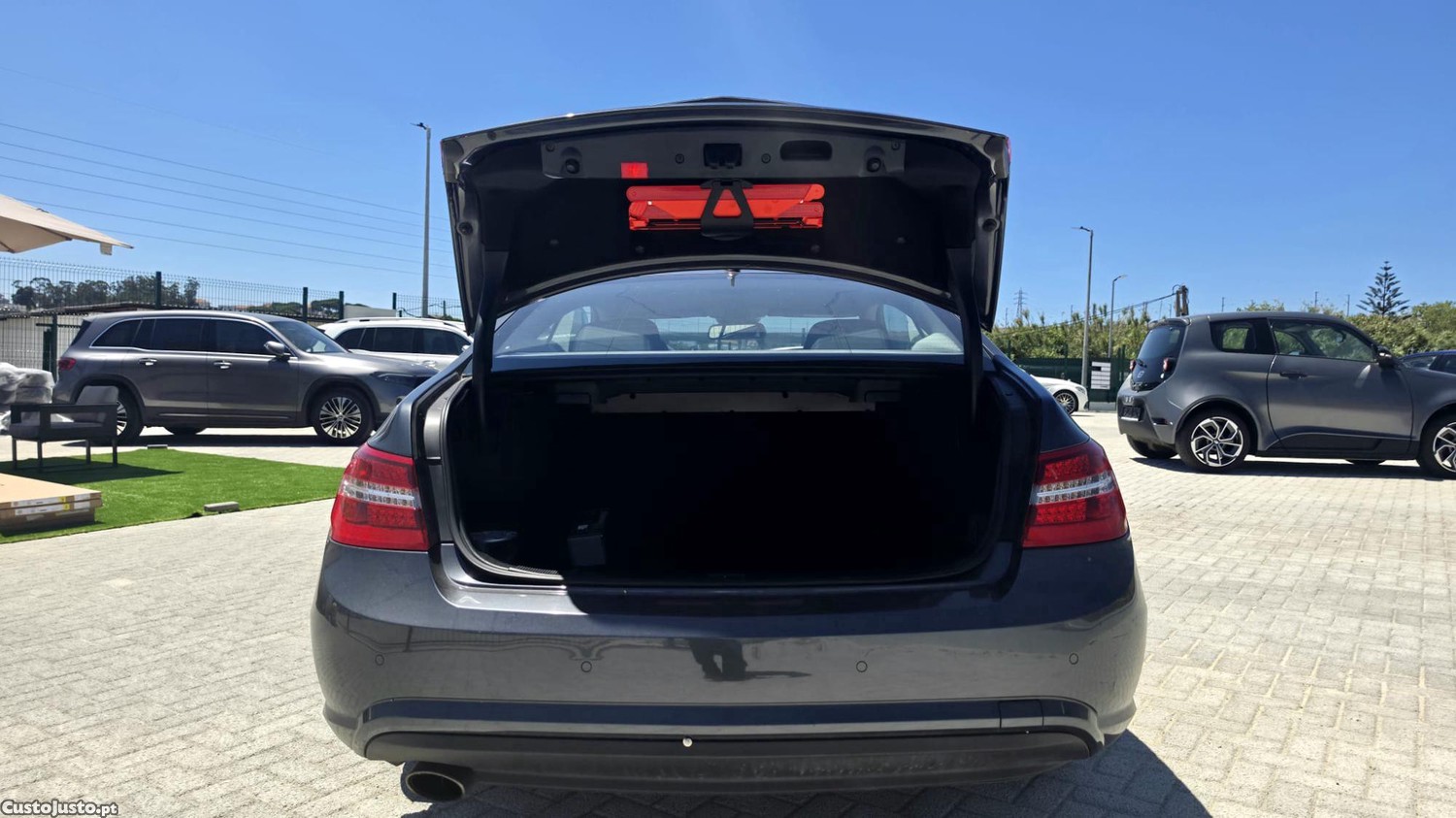 Mercedes-Benz E 220 CDI - Coupe — fotografia 8