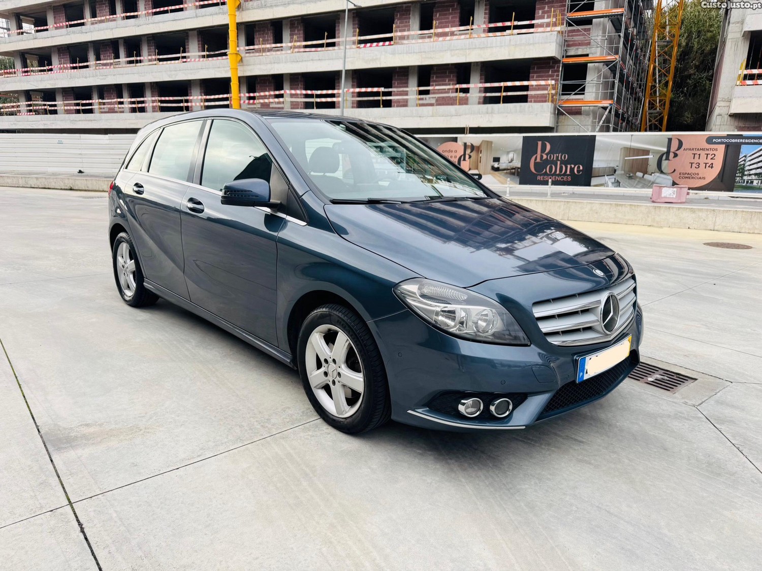 Mercedes-Benz B 180 Caixa automática 7v - 14 foto 2