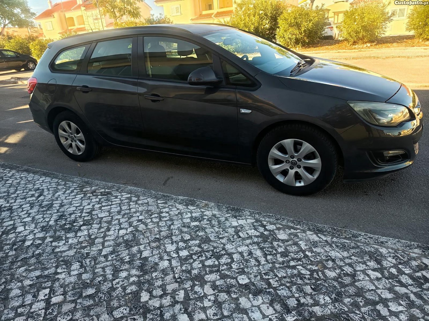 Opel Astra Sports Tourer - 14 — photo 2