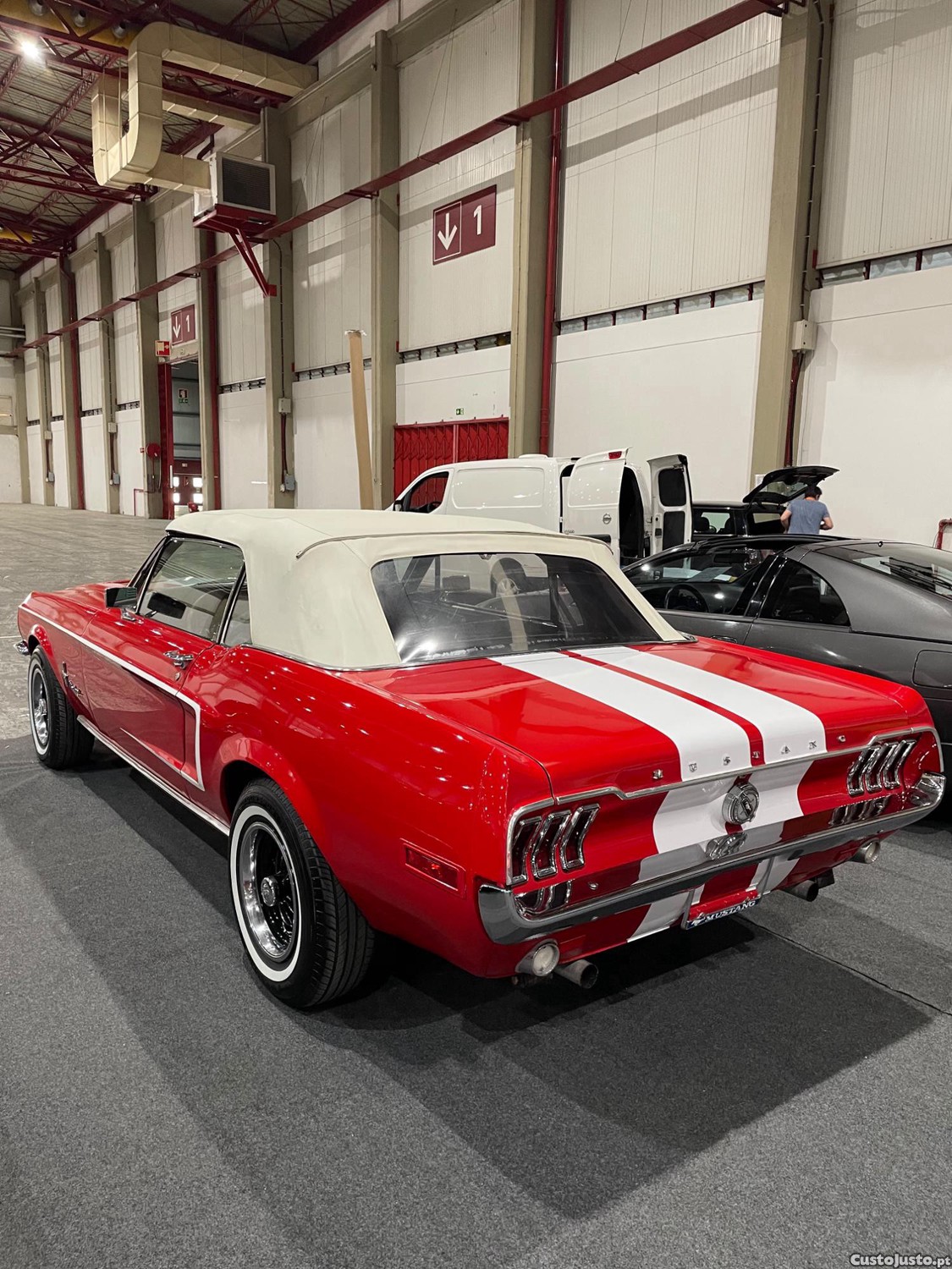Ford Mustang V8 Cabrio — photo 5