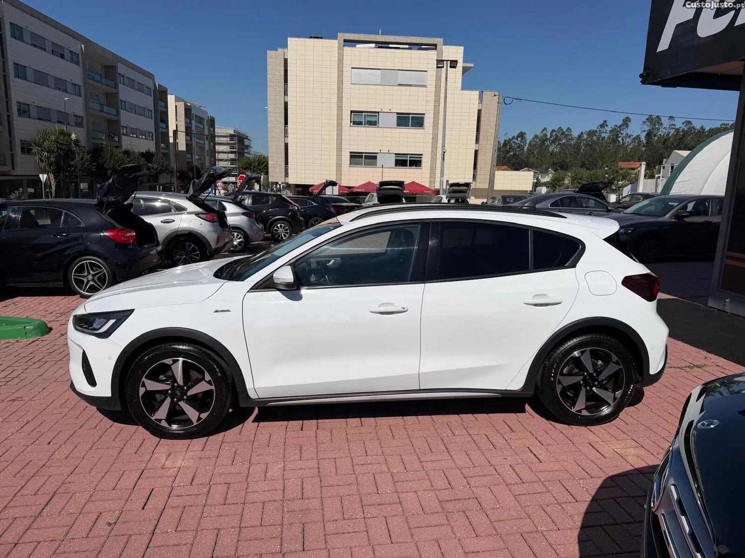 Ford Focus 1.0 EcoBoost Titanium - 23 — photo 3