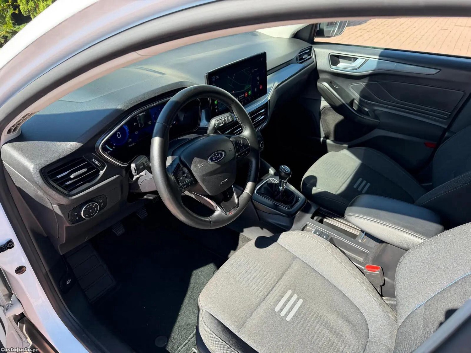 Ford Focus 1.0 EcoBoost Titanium - 23 — photo 5