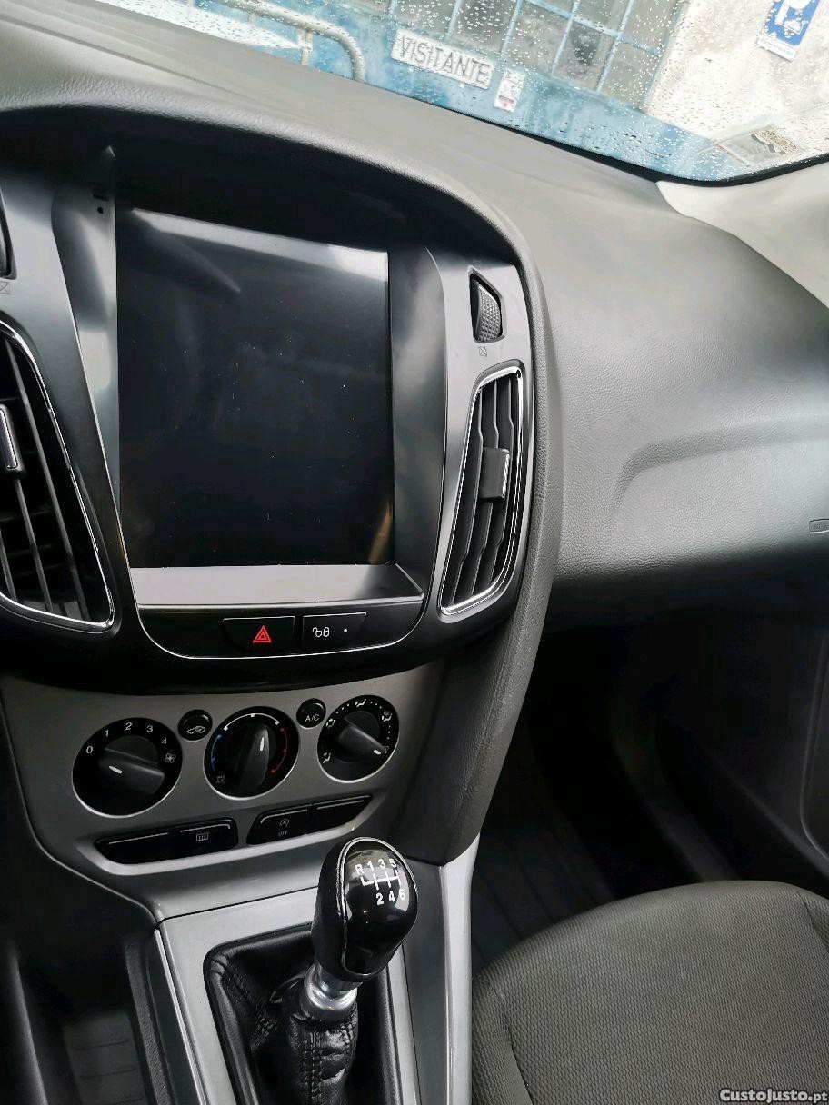 Ford Focus sw tdci — fotografia 9