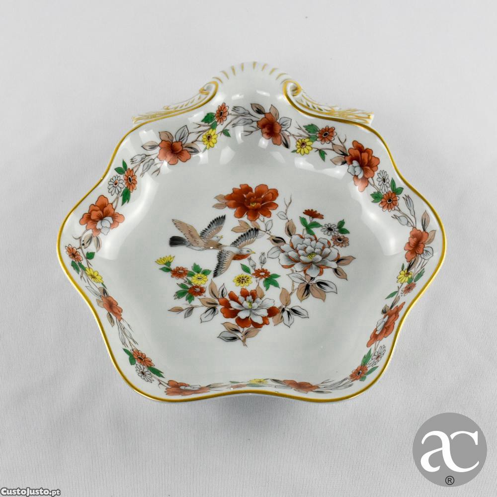 Covilhete em forma de concha em porcelana Vista Alegre, decoração Magnólia