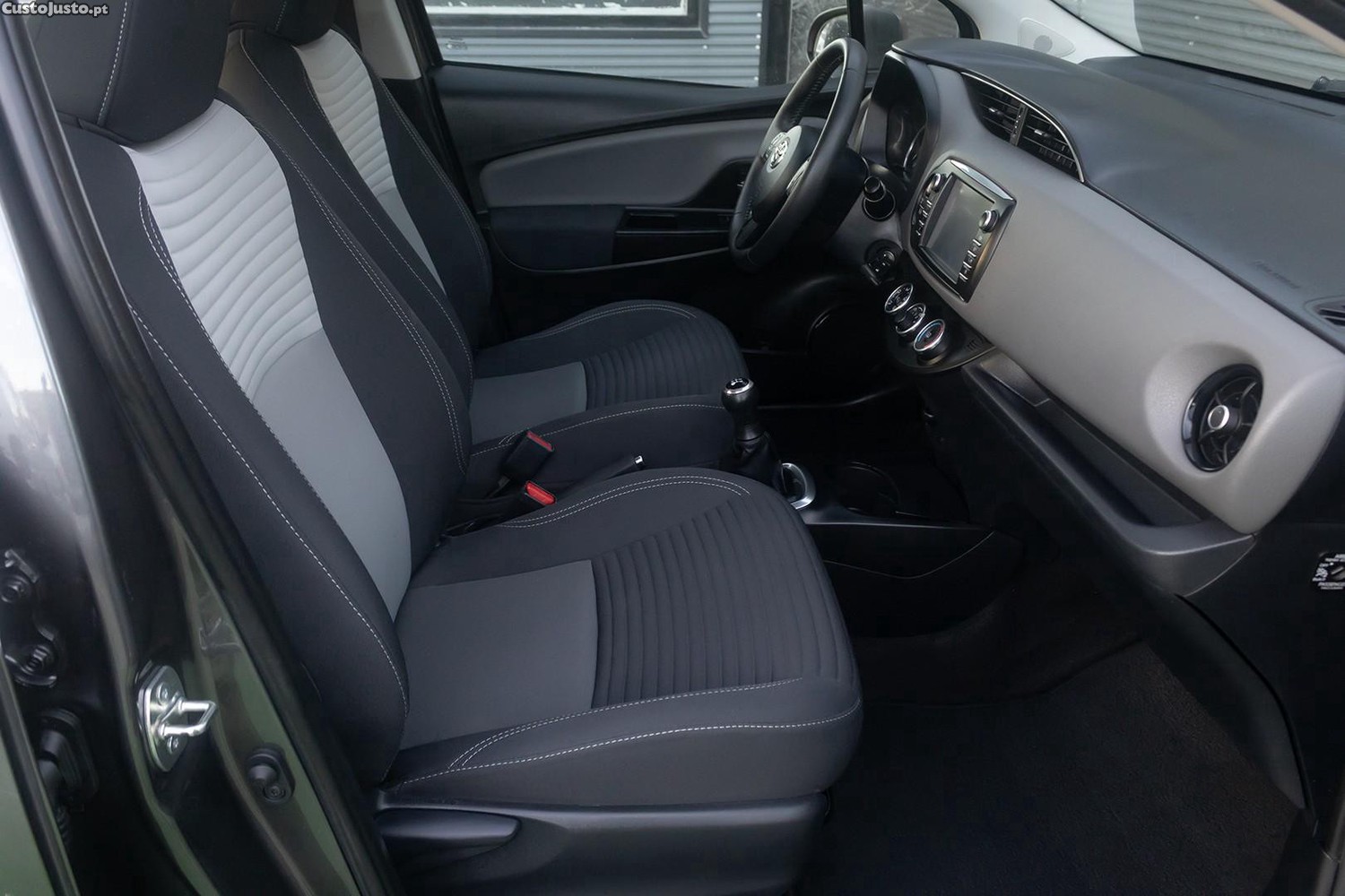 Toyota Yaris 1.0 VVT-i Comfort — fotografia 4