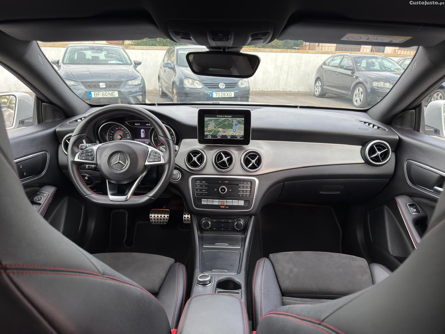 Mercedes-Benz CLA 180 d AMG Line Aut. — fotografia 13