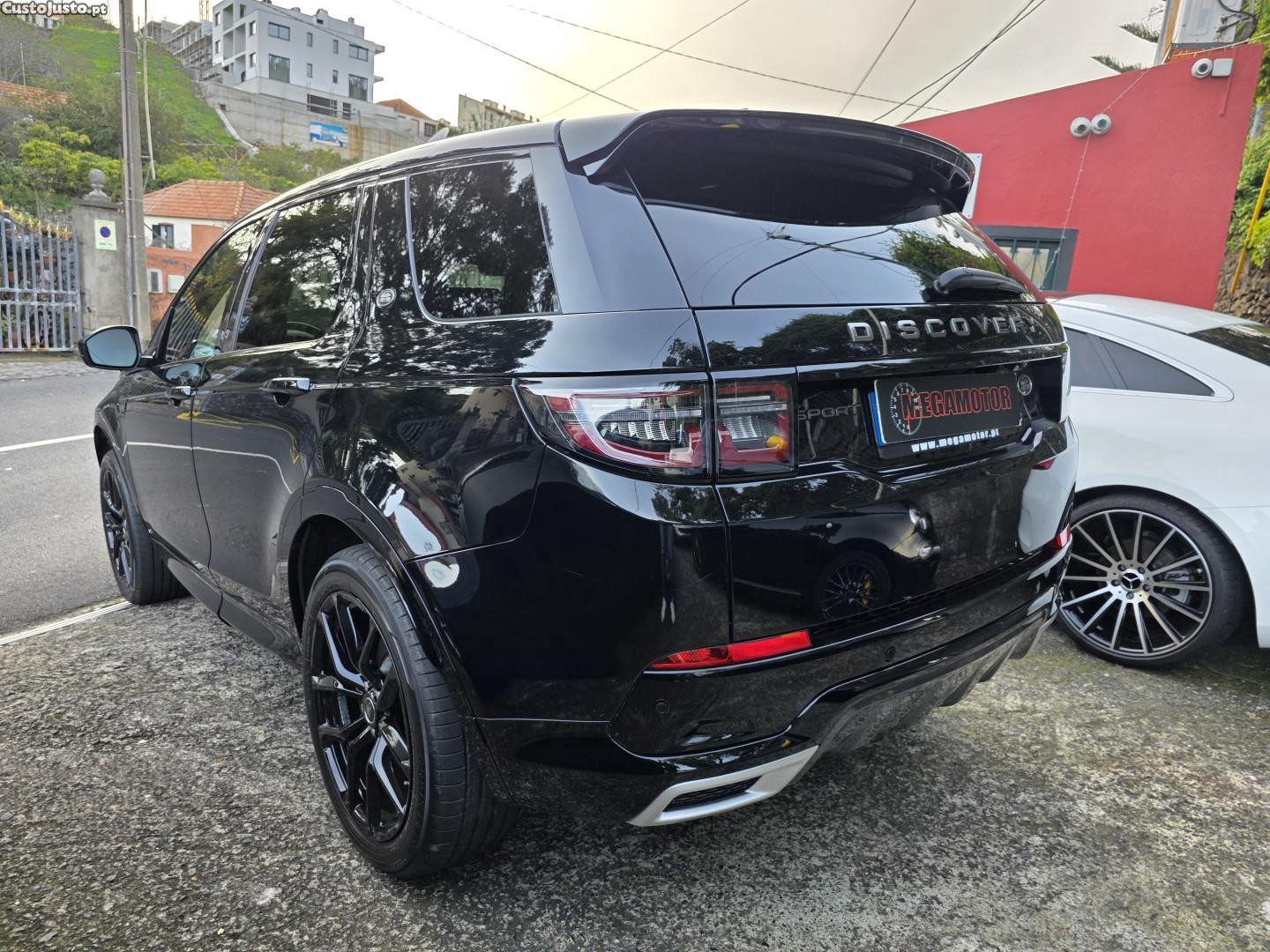 Land Rover Discovery 2.0 eD4 R-Dynamic 7L - 20 — photo 4