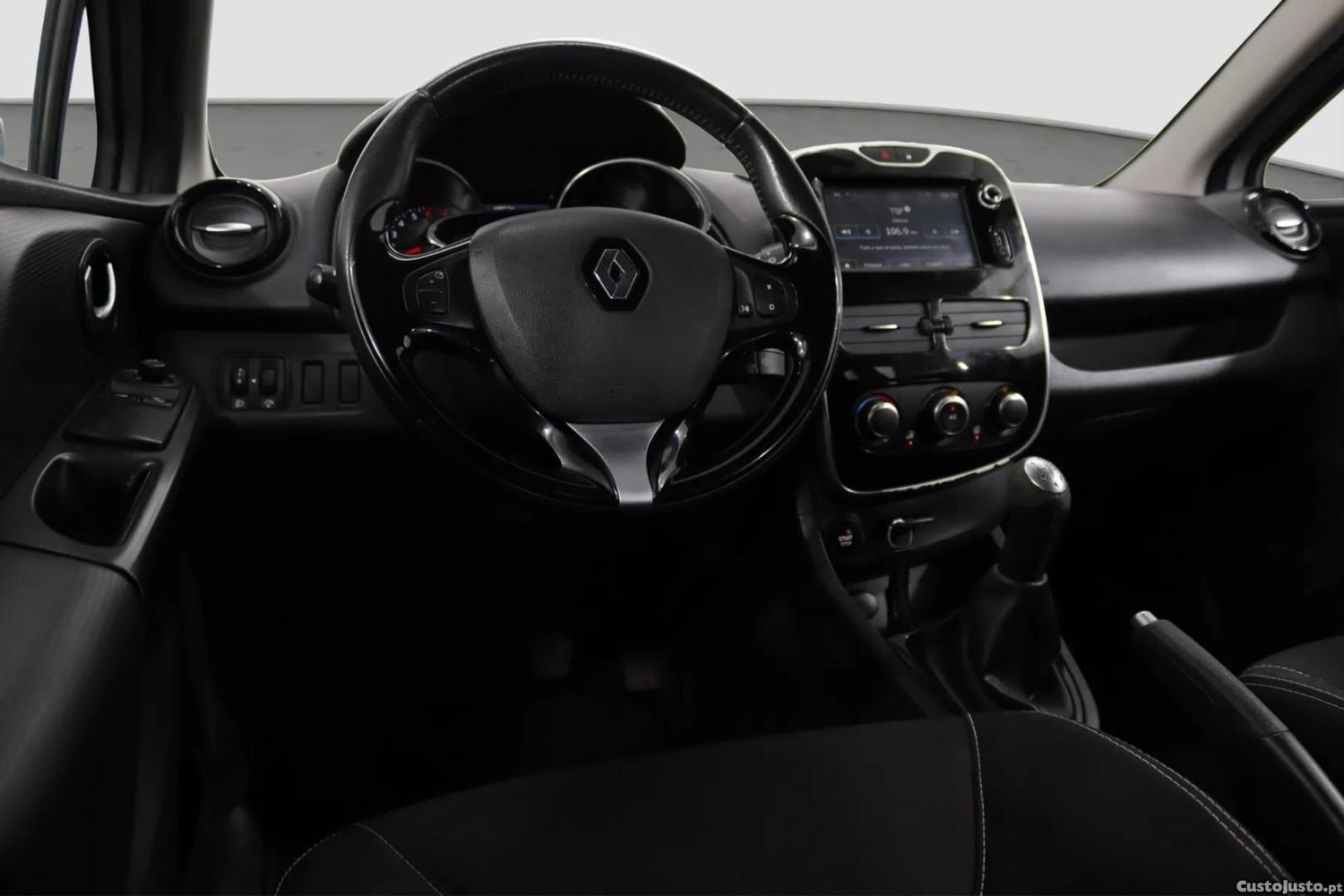 Renault Clio 0.9 TCe Limited - 17 — photo 4