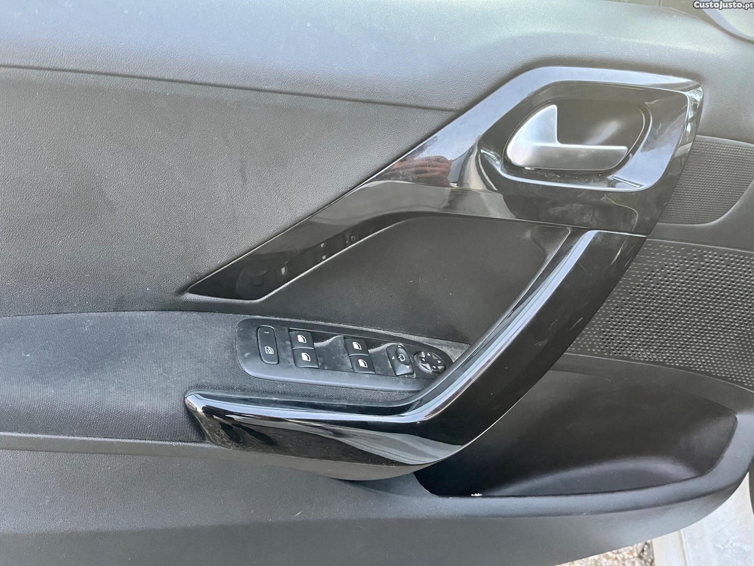 Peugeot 208 1.6 - 19 — photo 5