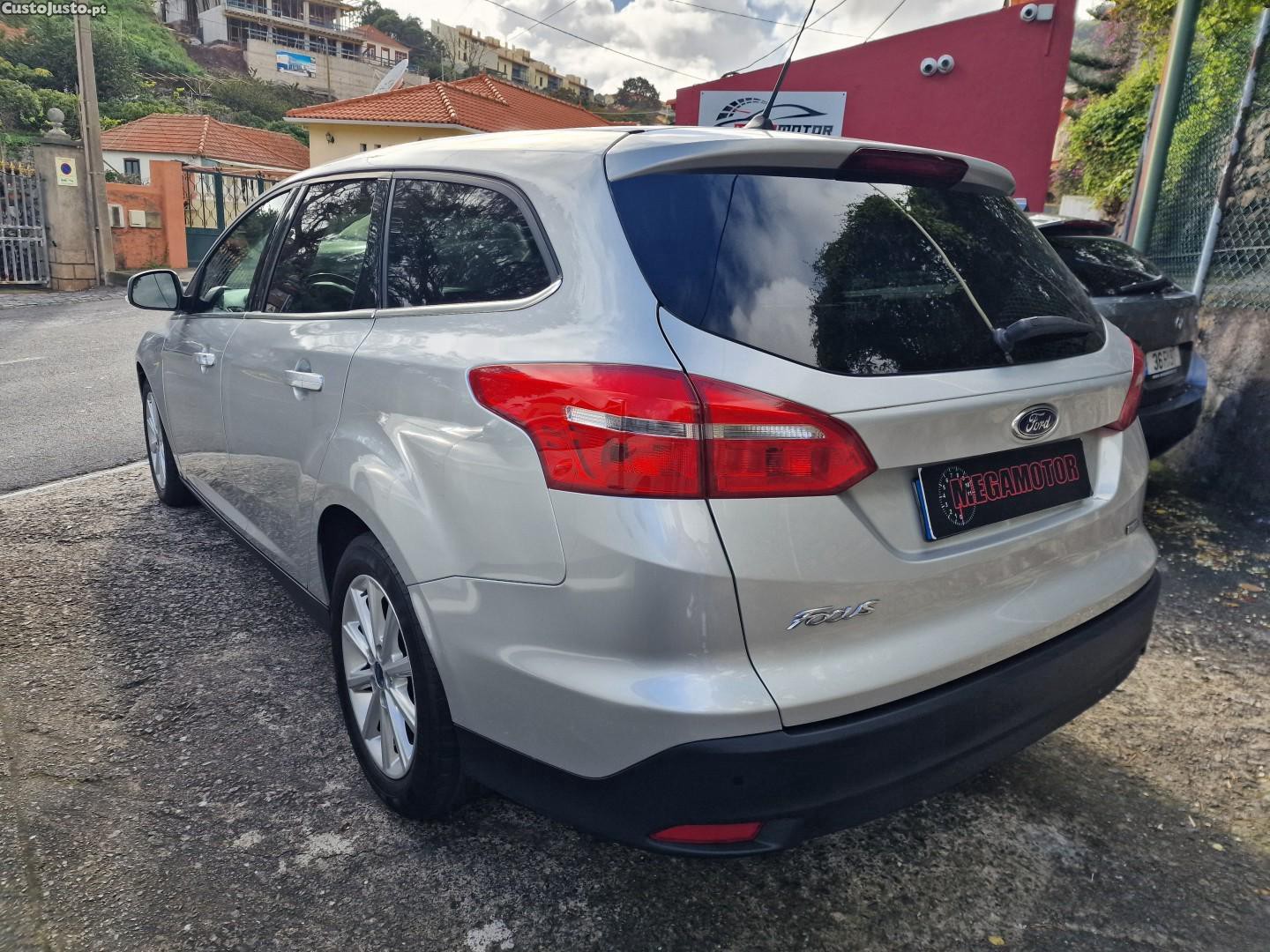 Ford Focus 1.0 EcoBoost Business - 18 — photo 4
