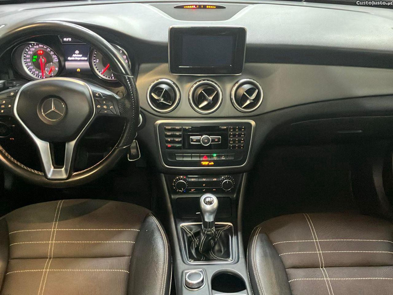 Mercedes-Benz GLA 180 CDI Urban — fotografia 11