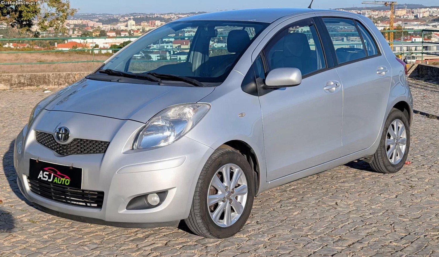 Toyota Yaris 1.0 vvt-i comfort - 09 — photo 4