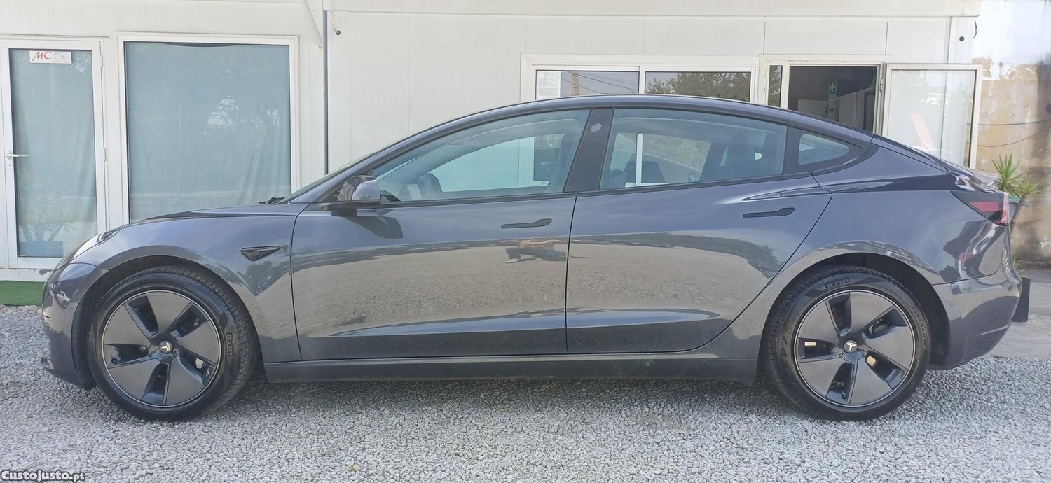 Tesla Model 3 standard Range Plus RWD — fotografia 21