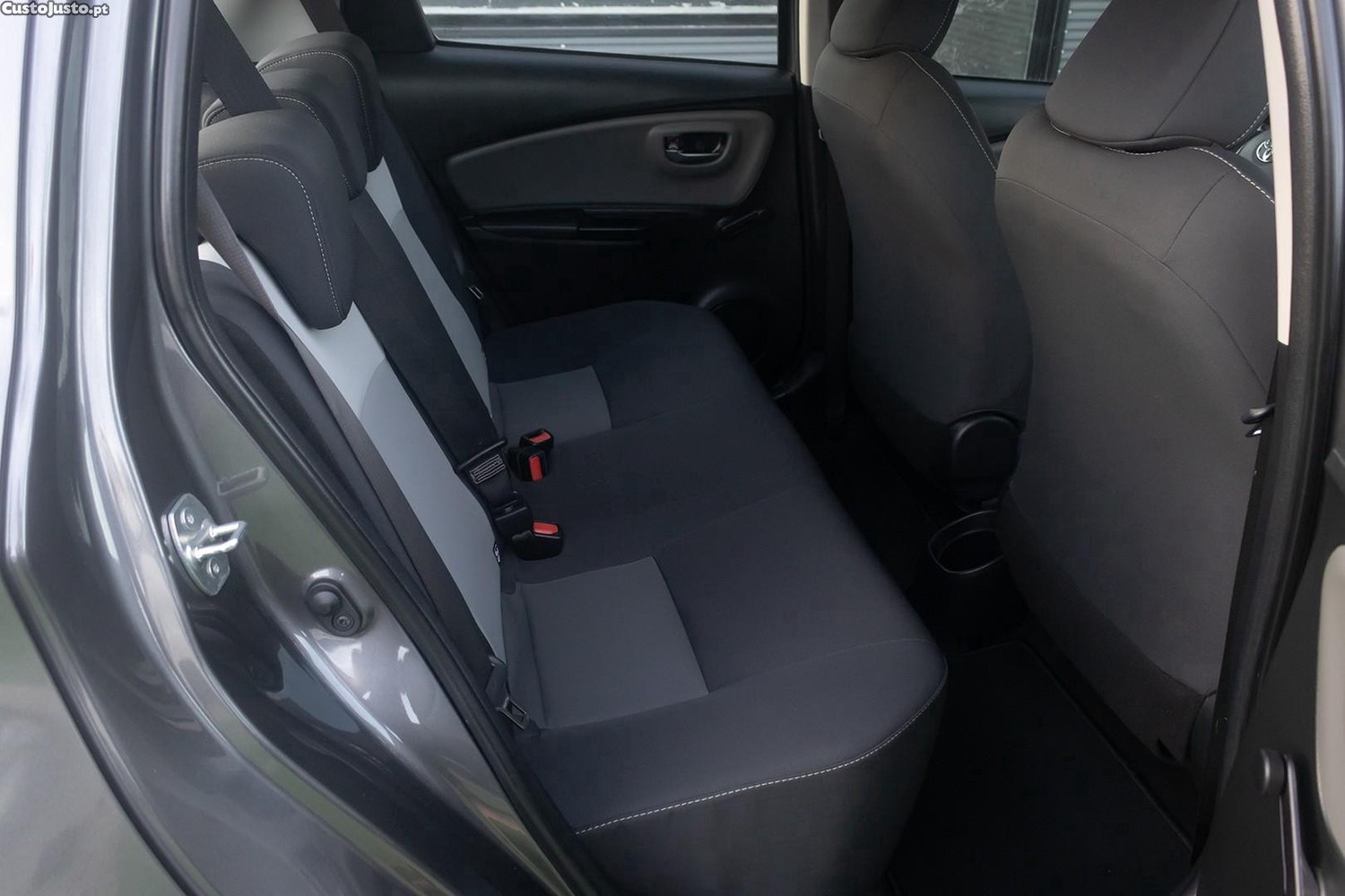 Toyota Yaris 1.0 VVT-i Comfort — fotografia 3