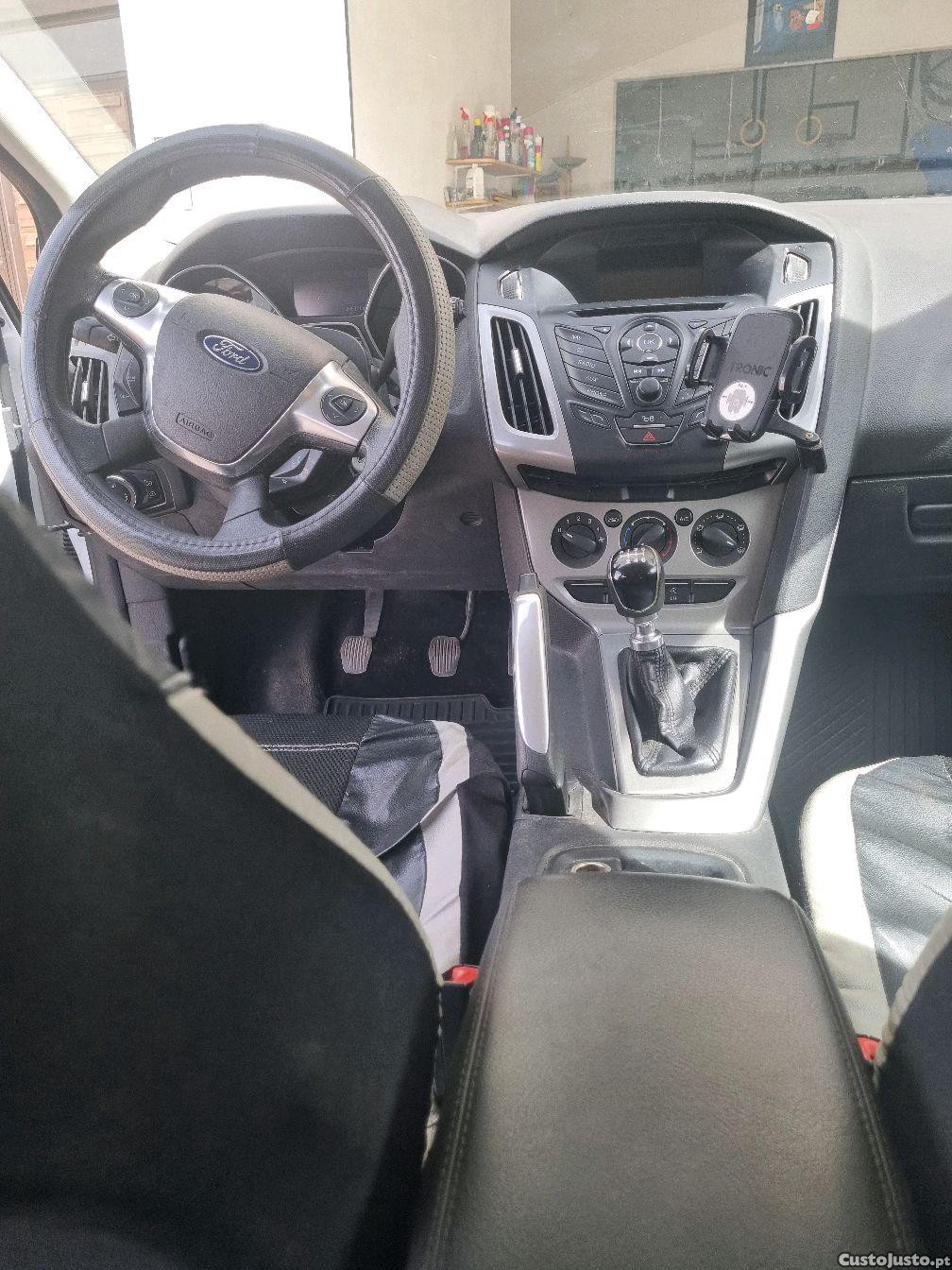 Ford Escort Titanio - 13 — photo 3