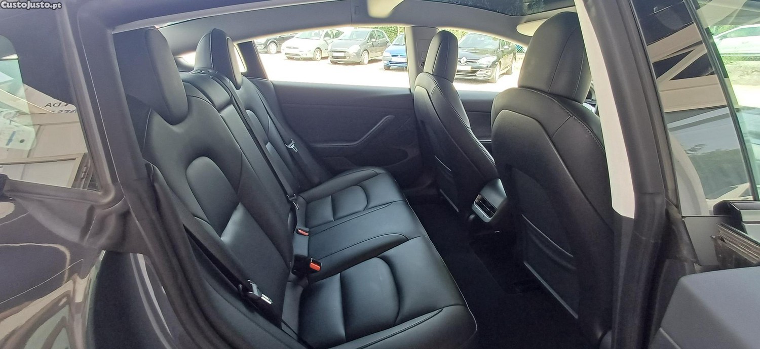 Tesla Model 3 standard Range Plus RWD — fotografia 13