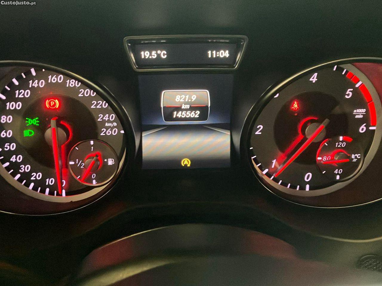 Mercedes-Benz GLA 180 CDI Urban — fotografia 10