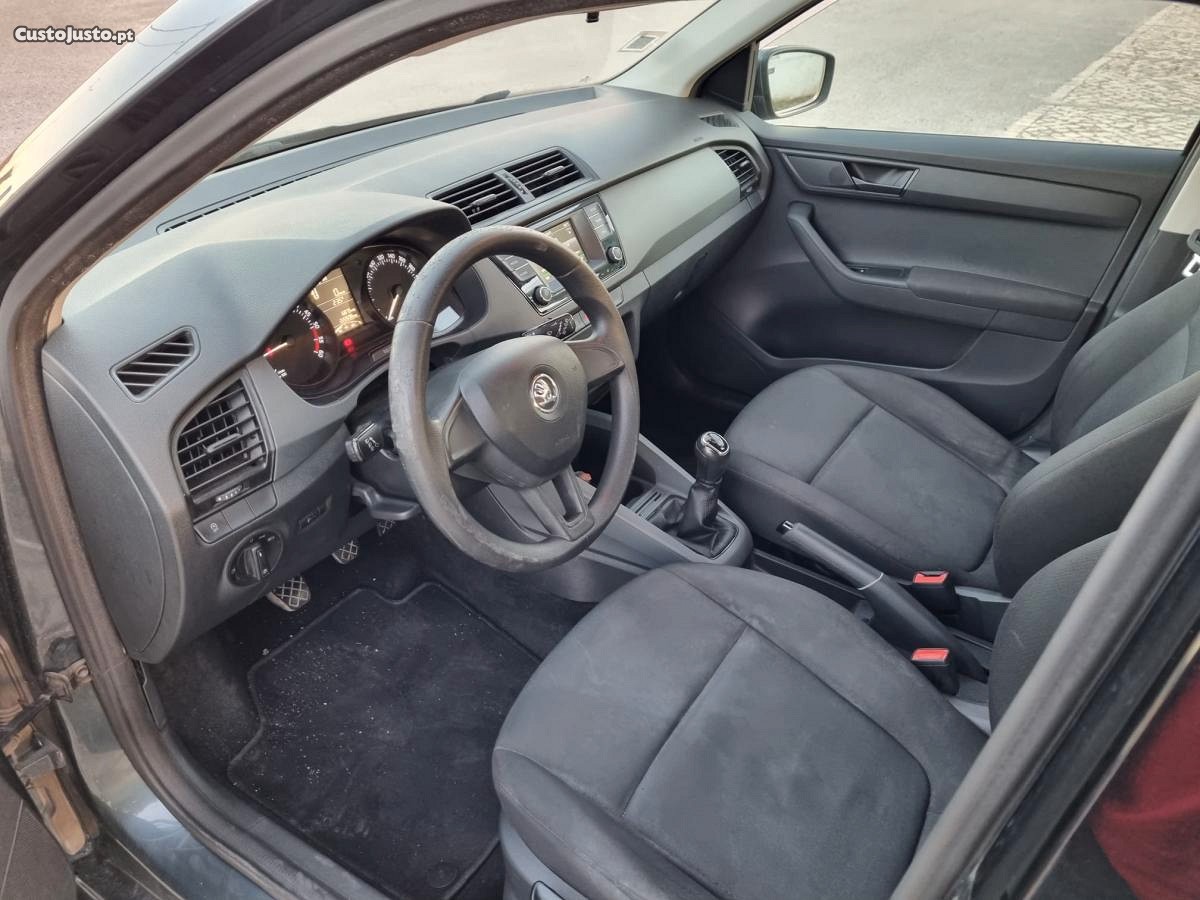 Skoda Fabia 1.4 Break Active — fotografia 5