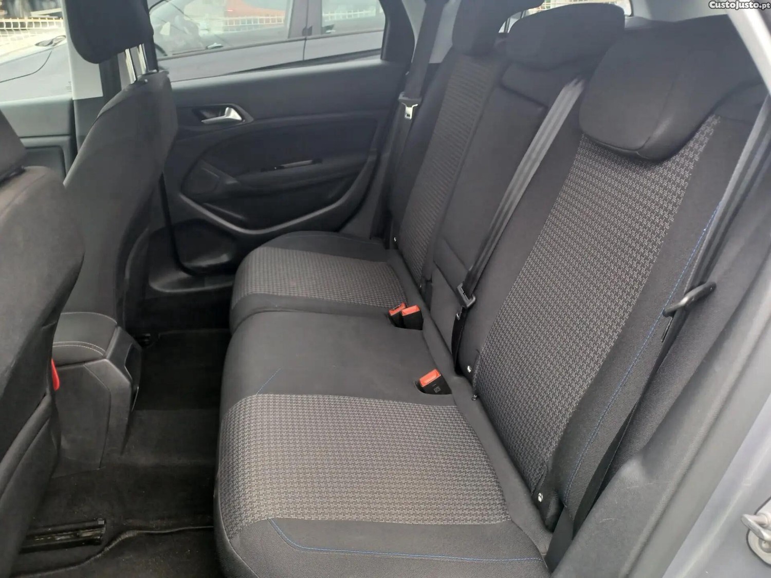 Peugeot 308 1.5 BlueHDi Style — fotografia 12