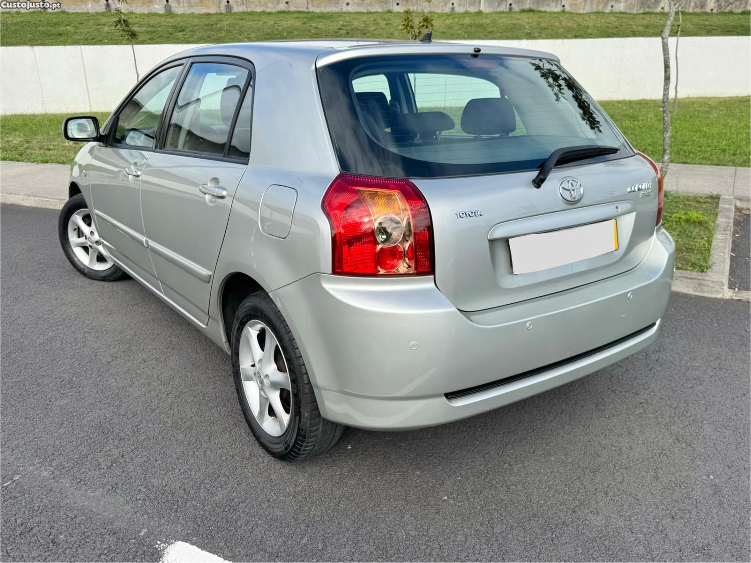 Toyota Corolla 1.4 D4D 90CV Rigorosamente Novo - 06 — photo 2