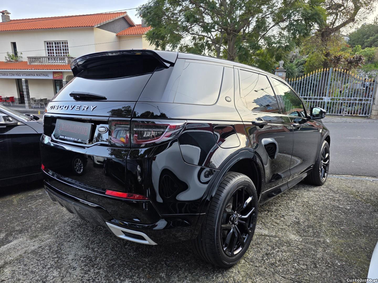 Land Rover Discovery 2.0 eD4 R-Dynamic 7L - 20 — photo 3