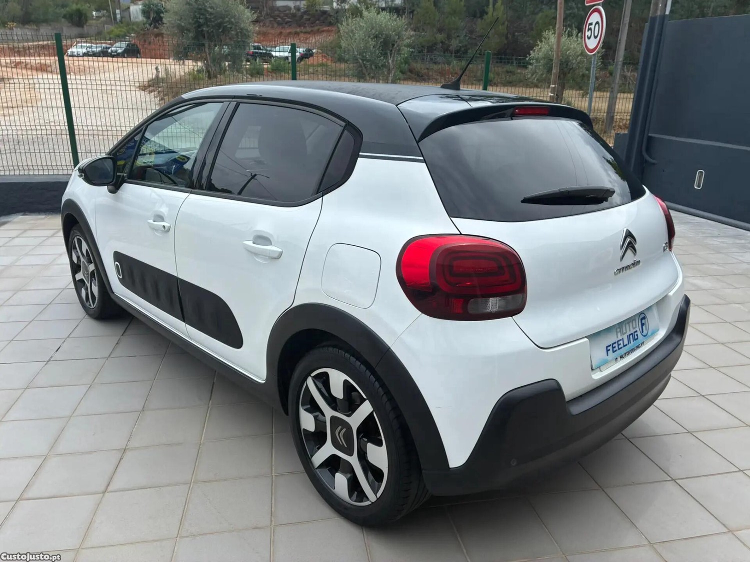 Citroën C3 1.5 BlueHDi Shine - 19 — photo 2