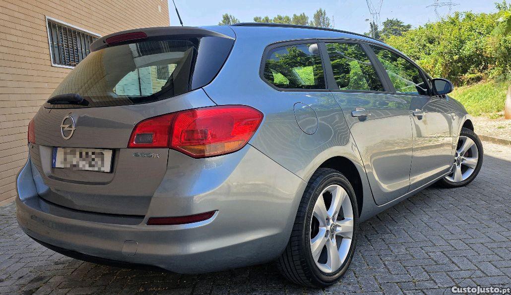 Opel Astra sport — fotografia 4