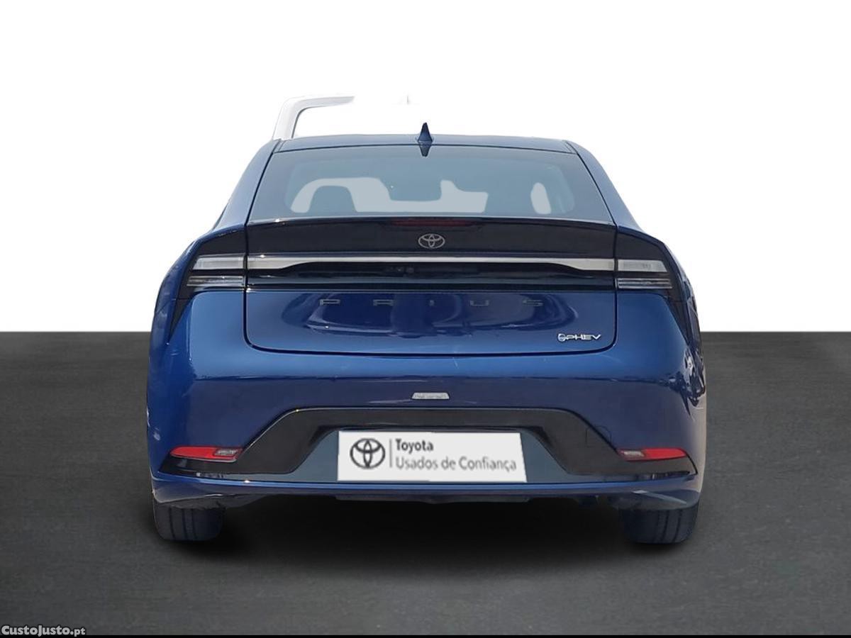 Toyota Prius Prius 2.0 Plug-in Luxury - 25 — photo 4