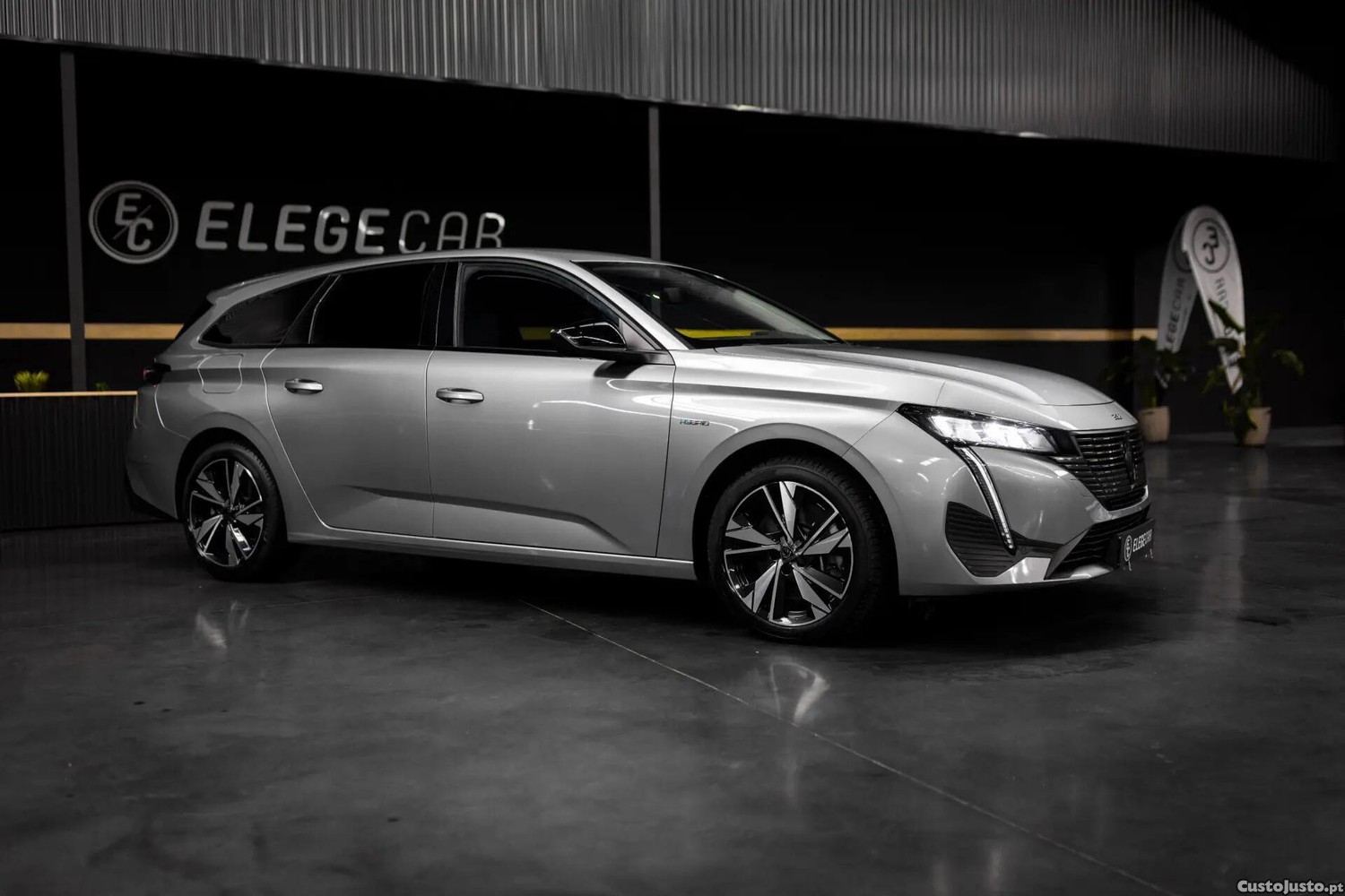 Peugeot 308 1.6 Hybrid Allure Pack e-EAT8 - 23 — photo 2