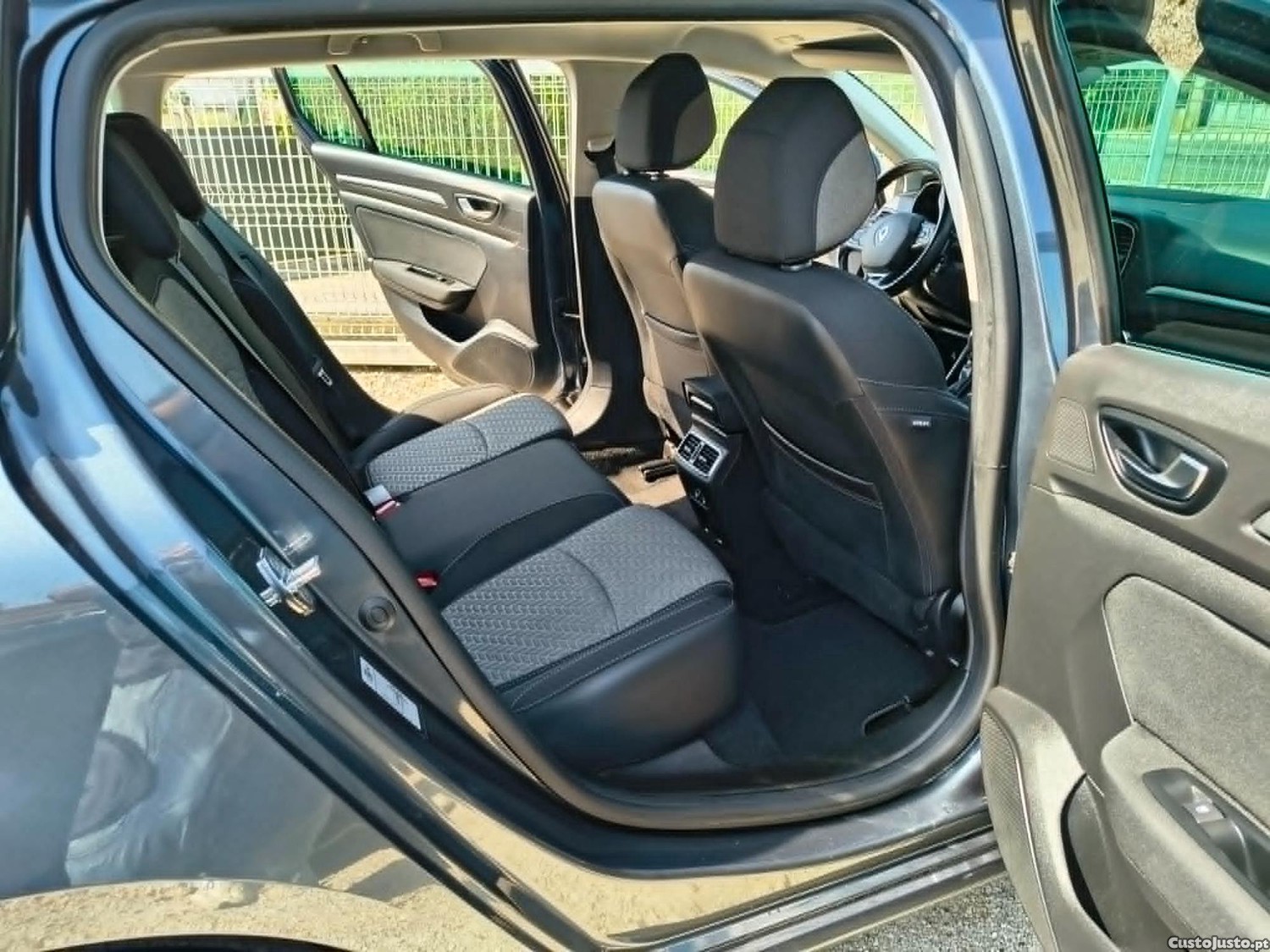 Renault Mégane 1.5 DCI LIMITED SW — fotografia 3