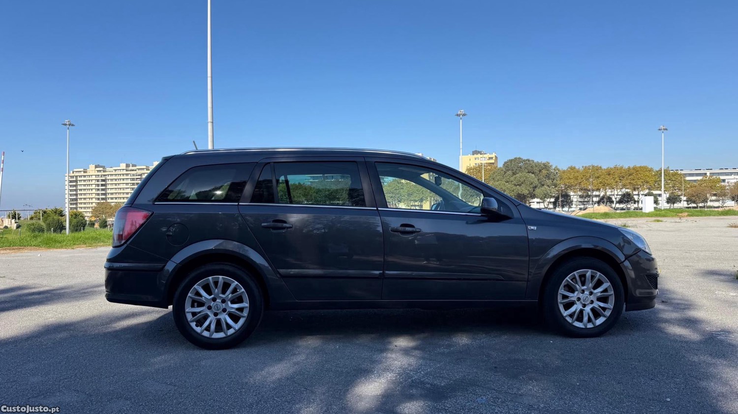 Opel Astra Caravan 1.7 COSMO ECOFLEX — photo 2