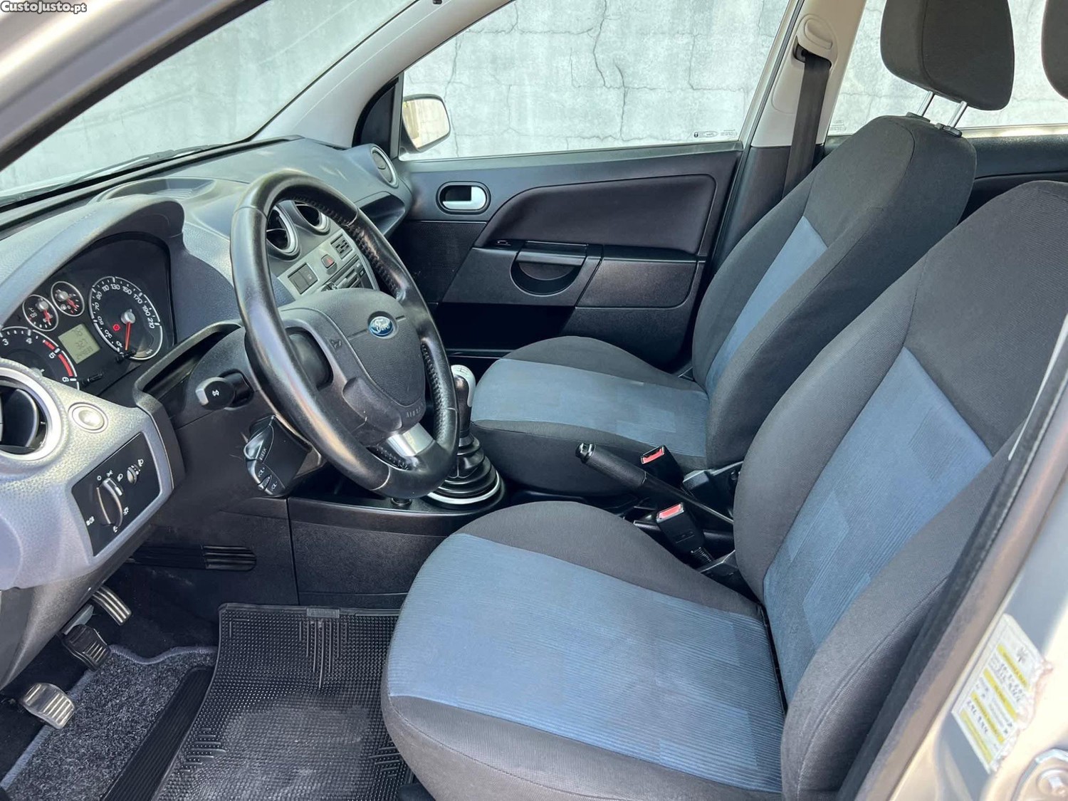 Ford Fiesta 1.4 tdci — fotografia 2