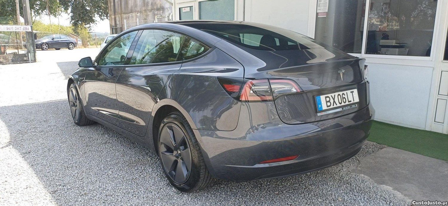 Tesla Model 3 standard Range Plus RWD — fotografia 17