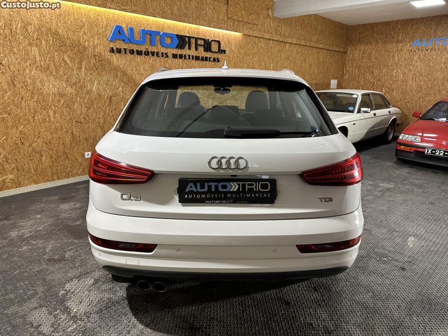 Audi Q3 2.0 TDI quattro S-li - 15 foto 4