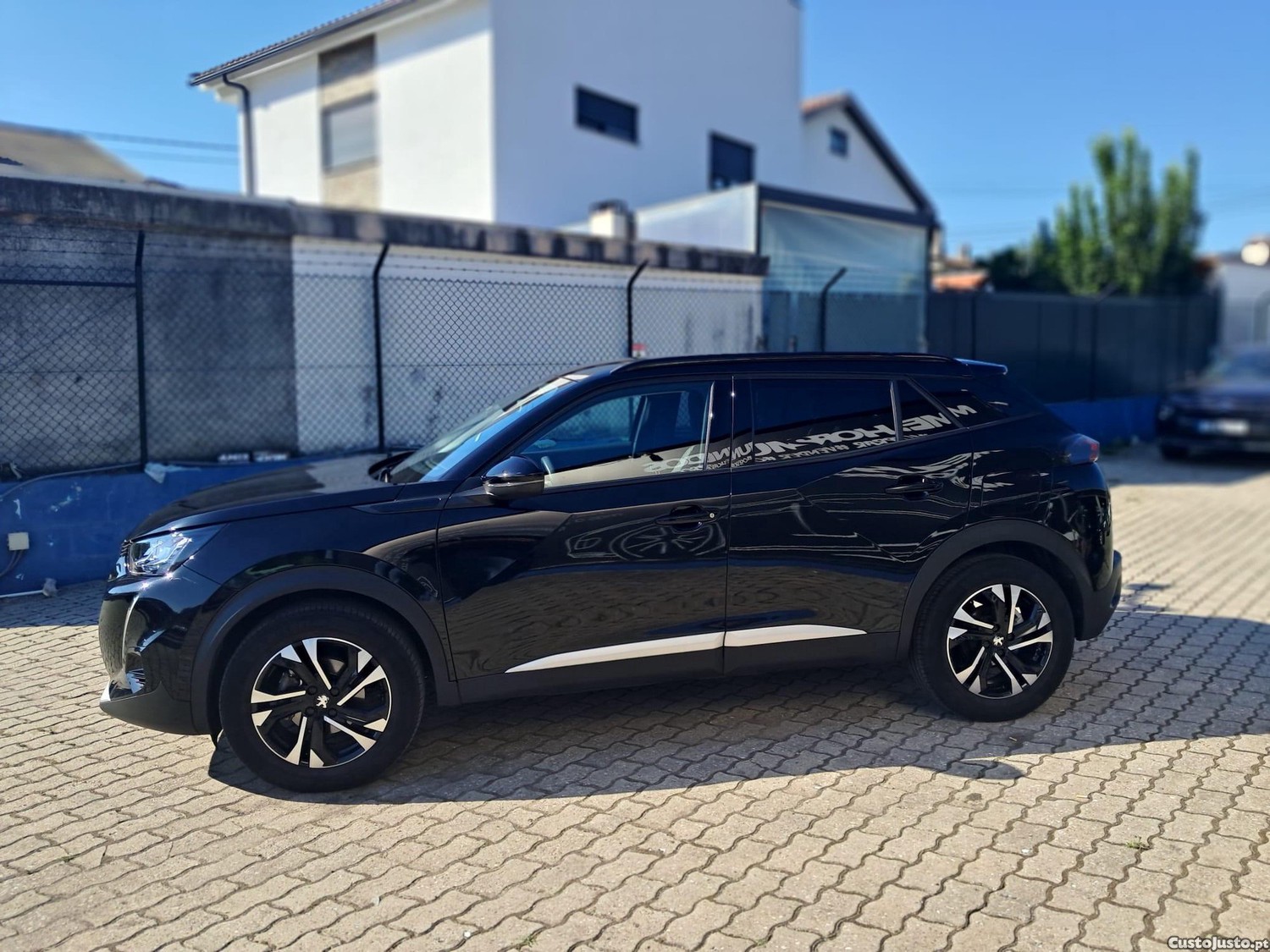 Peugeot 2008 1.2 PureTech Allure EAT8 - 21 — photo 2
