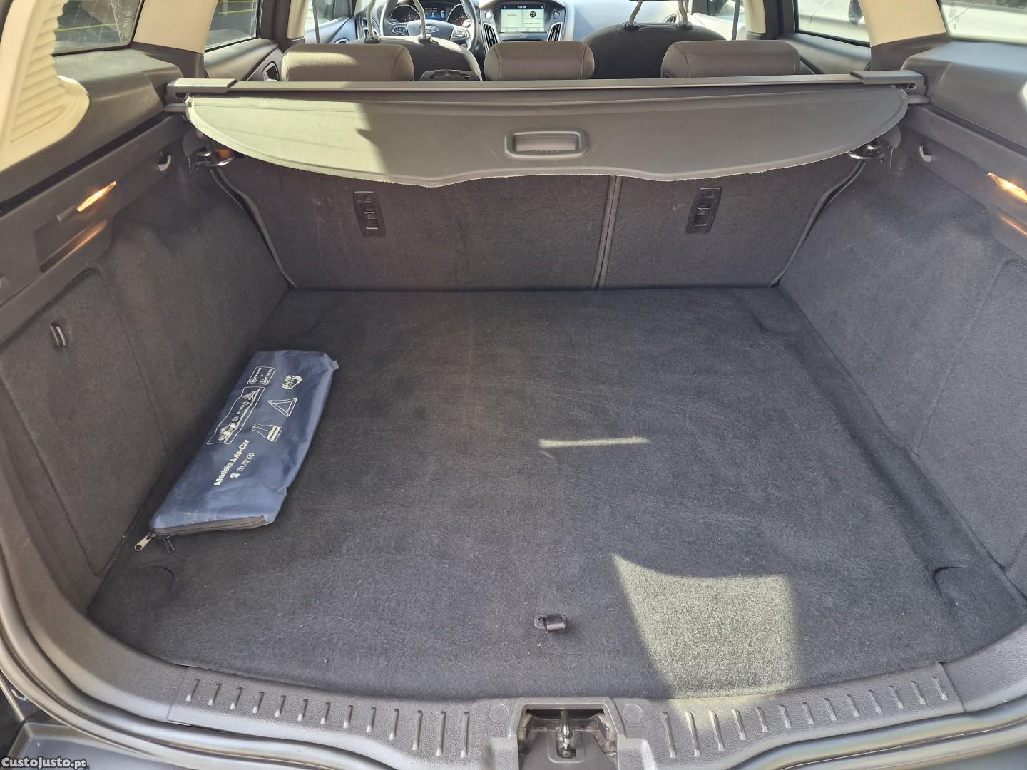 Ford Focus 1.0 EcoBoost Business - 18 — photo 5