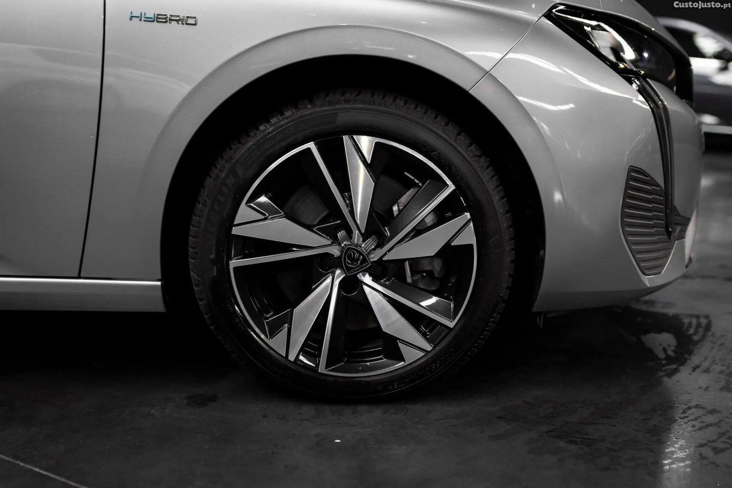 Peugeot 308 1.6 Hybrid Allure Pack e-EAT8 - 23 — photo 3