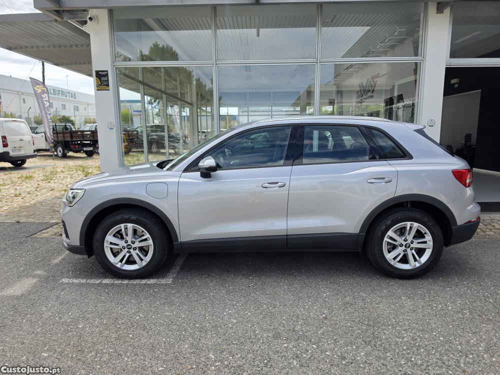 Audi Q3 45 TFSIe S Tronic — fotografia 18