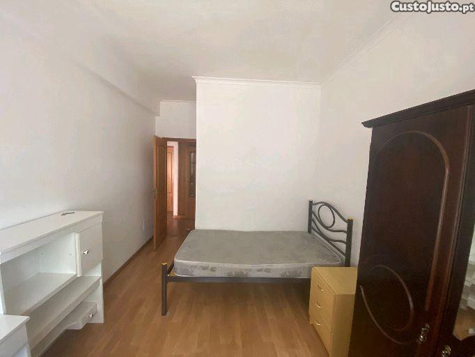Quarto individual para rapaz estudante