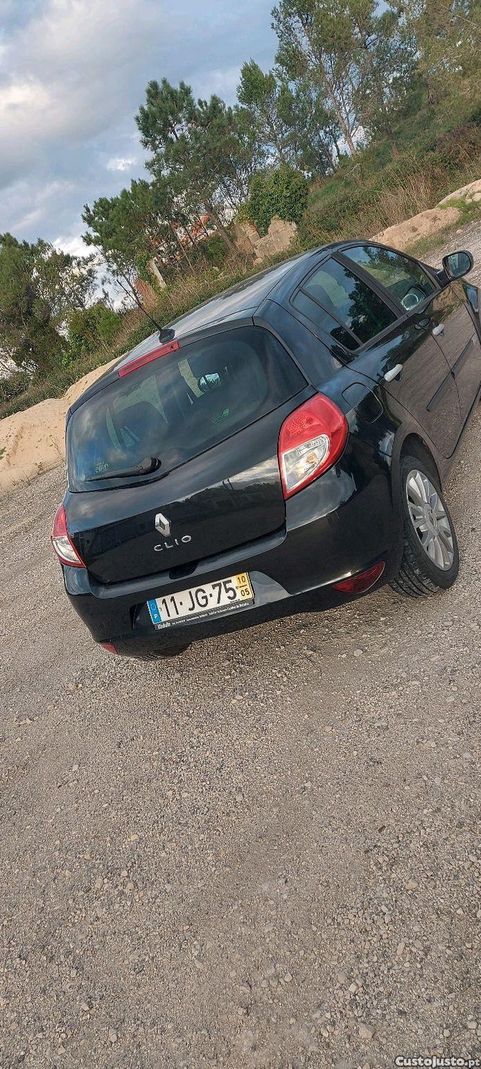 Renault Clio 1.5 dci 5 lugares — fotografia 4