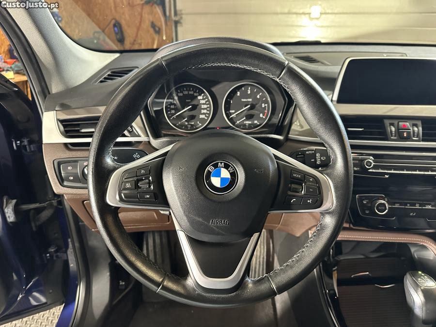 BMW X1 18 d sDrive Advantag — fotografia 11