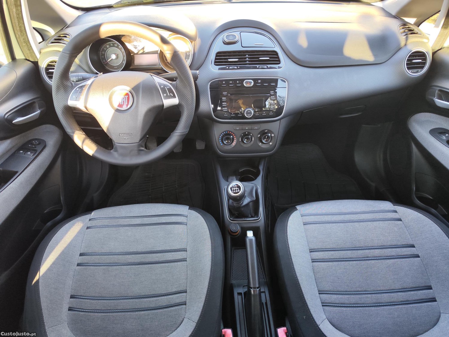 Fiat Punto Evo 1.4 16v Multiair - 105cv - Caixa de 6 vel. — fotografia 4