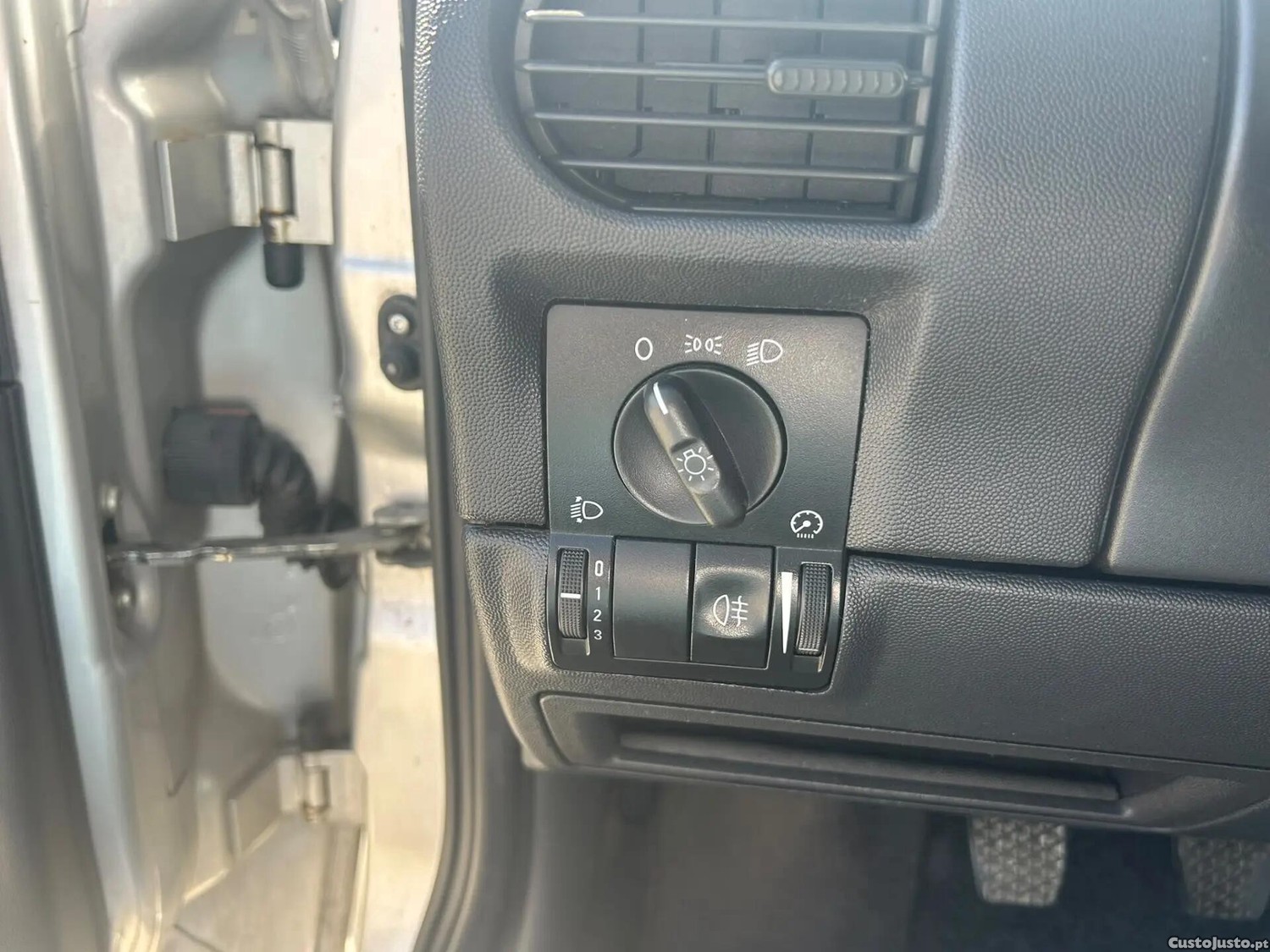 Opel Corsa 1.3 CDTi Silver — fotografia 2