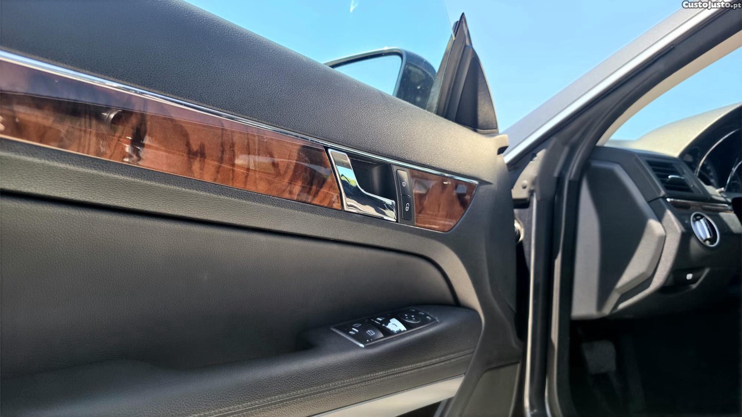 Mercedes-Benz E 220 CDI - Coupe — fotografia 7