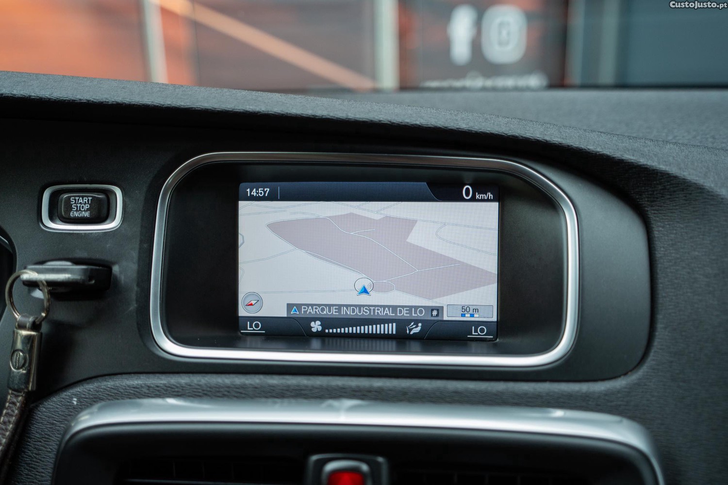 Volvo V40 D2 R Design — fotografia 5