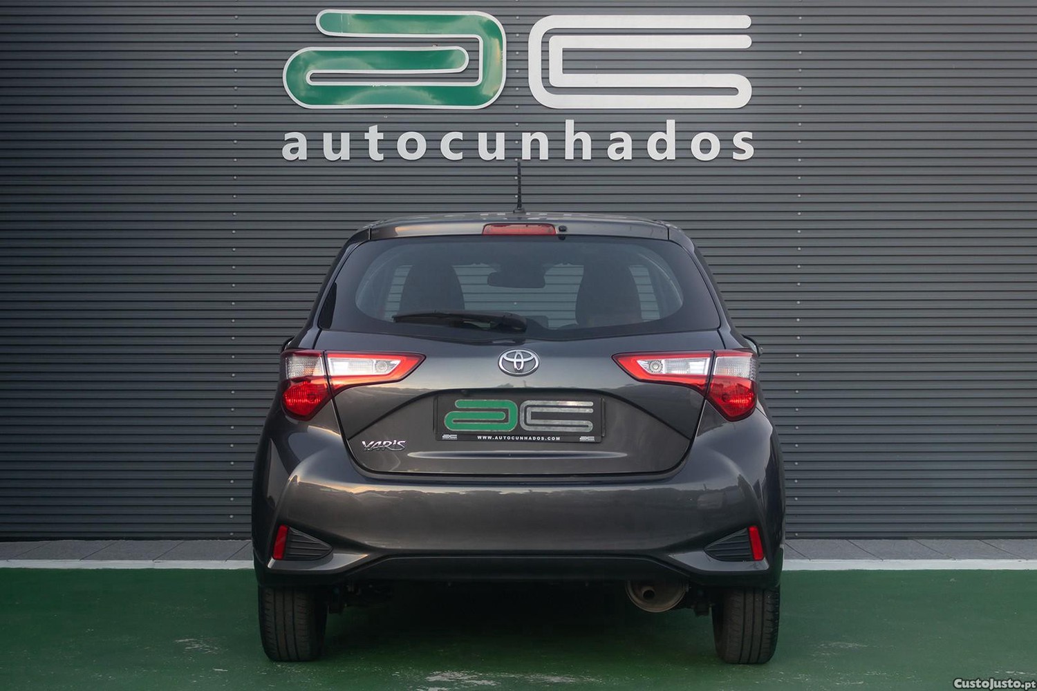 Toyota Yaris 1.0 VVT-i Comfort — fotografia 19