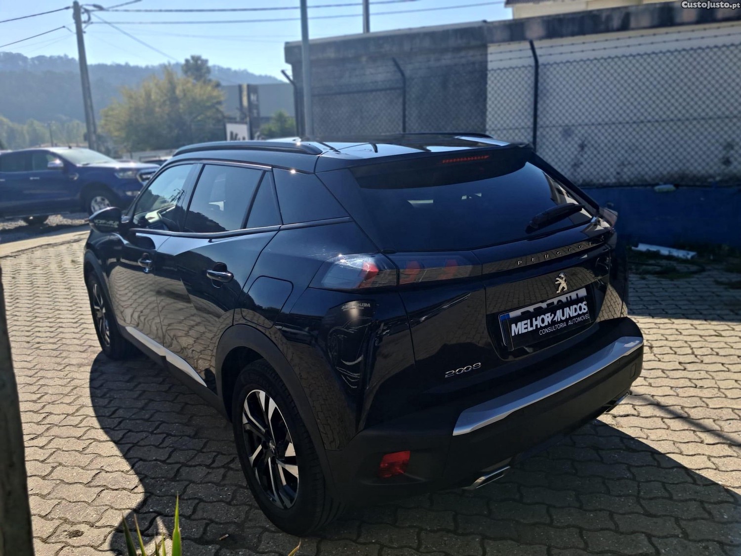 Peugeot 2008 1.2 PureTech Allure EAT8 - 21 — photo 3