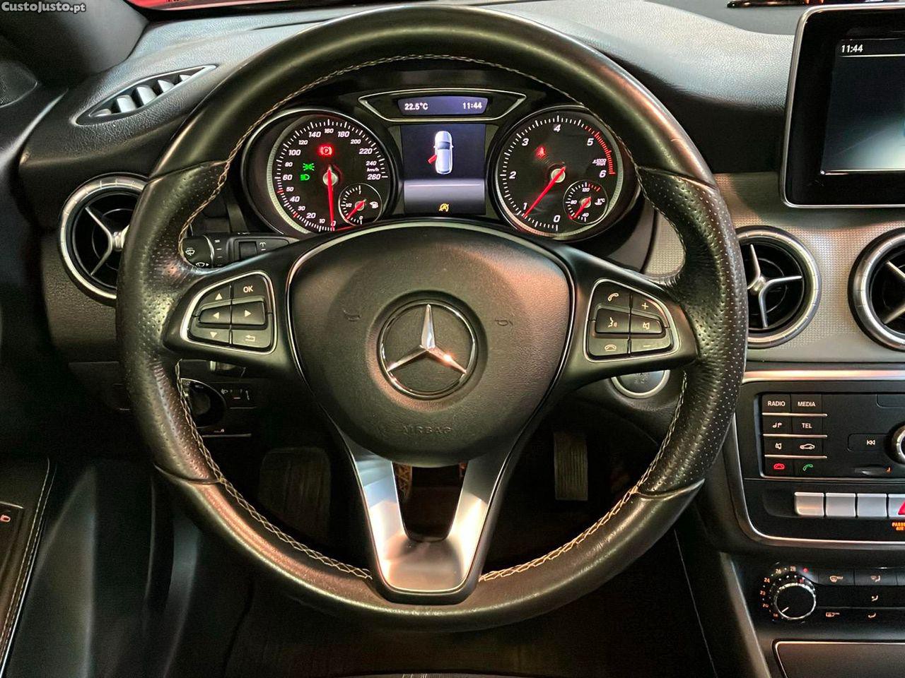 Mercedes-Benz CLA 180 d Shooting Brake Urban — fotografia 12