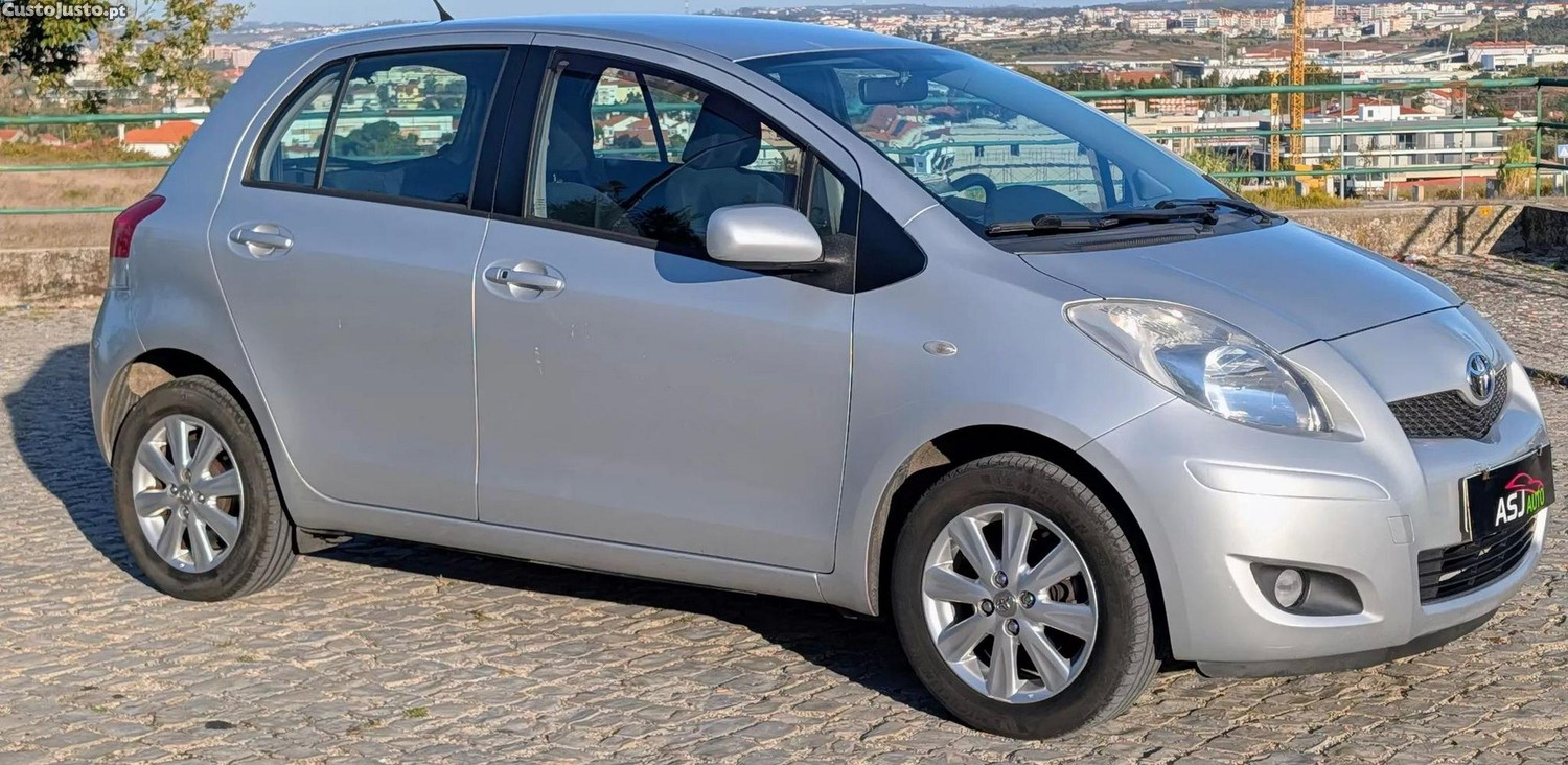 Toyota Yaris 1.0 vvt-i comfort - 09 — photo 2