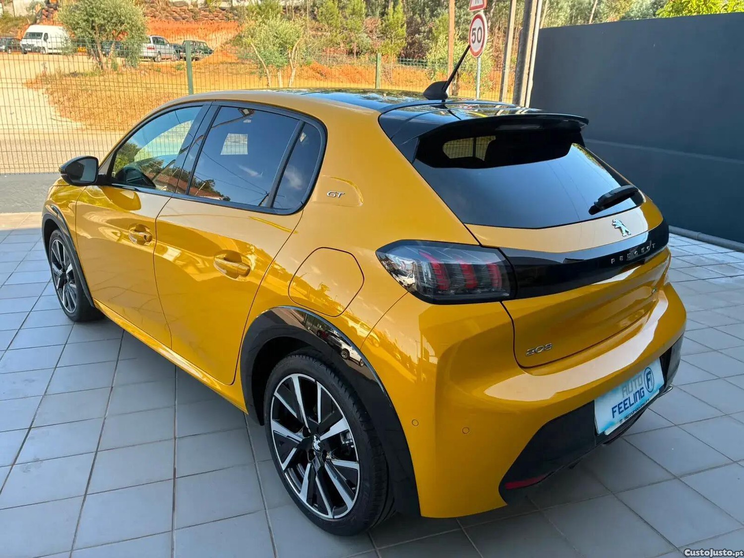 Peugeot 208 1.5 BlueHDi GT Pack - 21 — photo 3